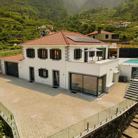 Casa Avo Da Pedra, By Op