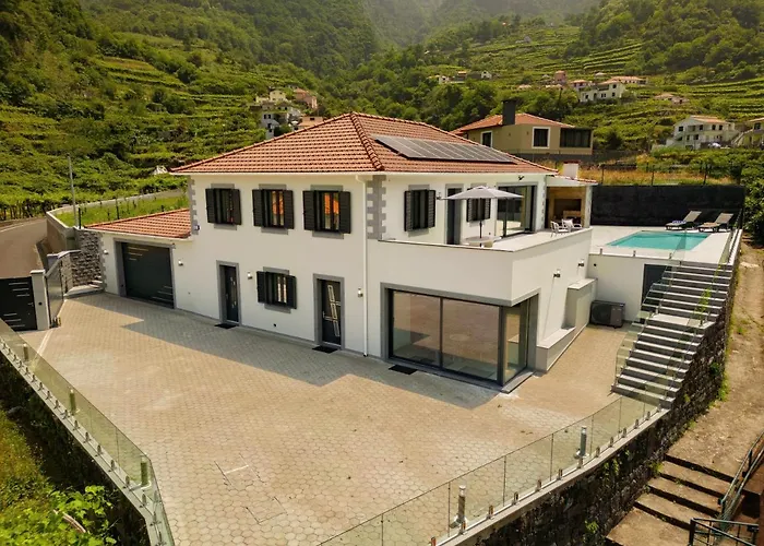 Casa Avo Da Pedra, By Op